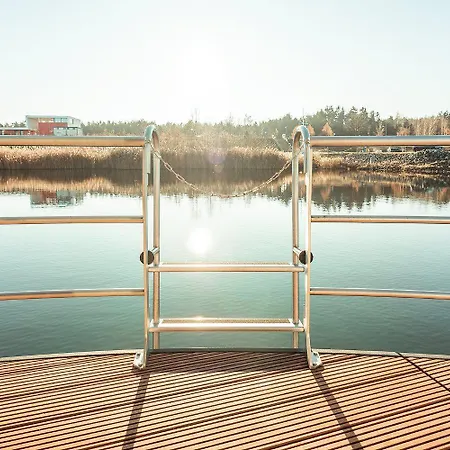 Semesterbostad Floatinghouse Moewenschiss Klitten