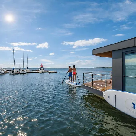 Semesterbostad Floatinghouse Moewenschiss Klitten